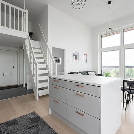 Lägenhet New 3Br Penthouse Loft - Balcony & Sauna *